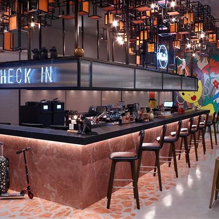 Moxy Athens City Екстериор снимка