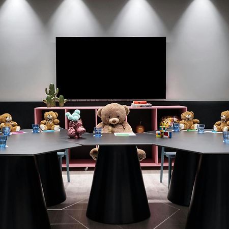 Moxy Athens City Екстериор снимка