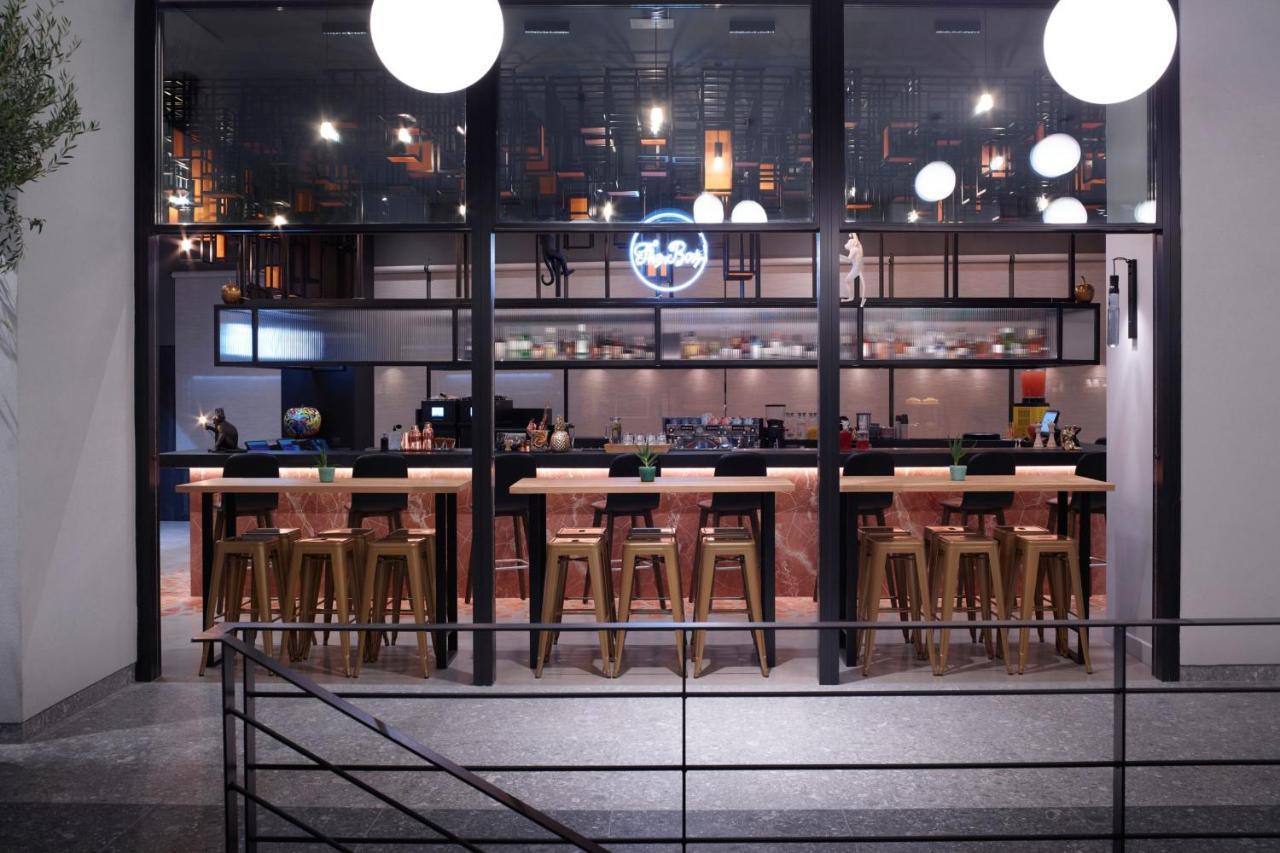 Moxy Athens City Екстериор снимка