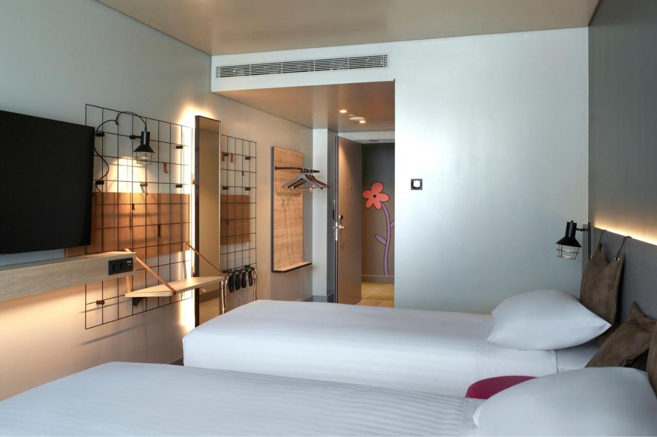 Moxy Athens City Екстериор снимка