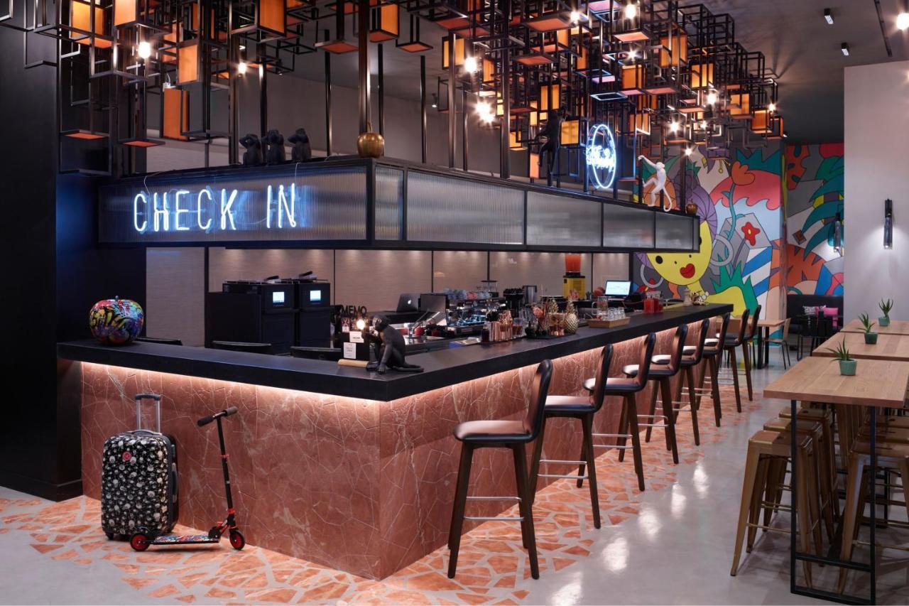 Moxy Athens City Екстериор снимка