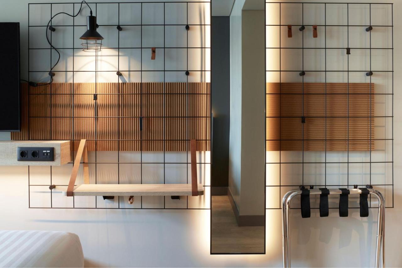 Moxy Athens City Екстериор снимка