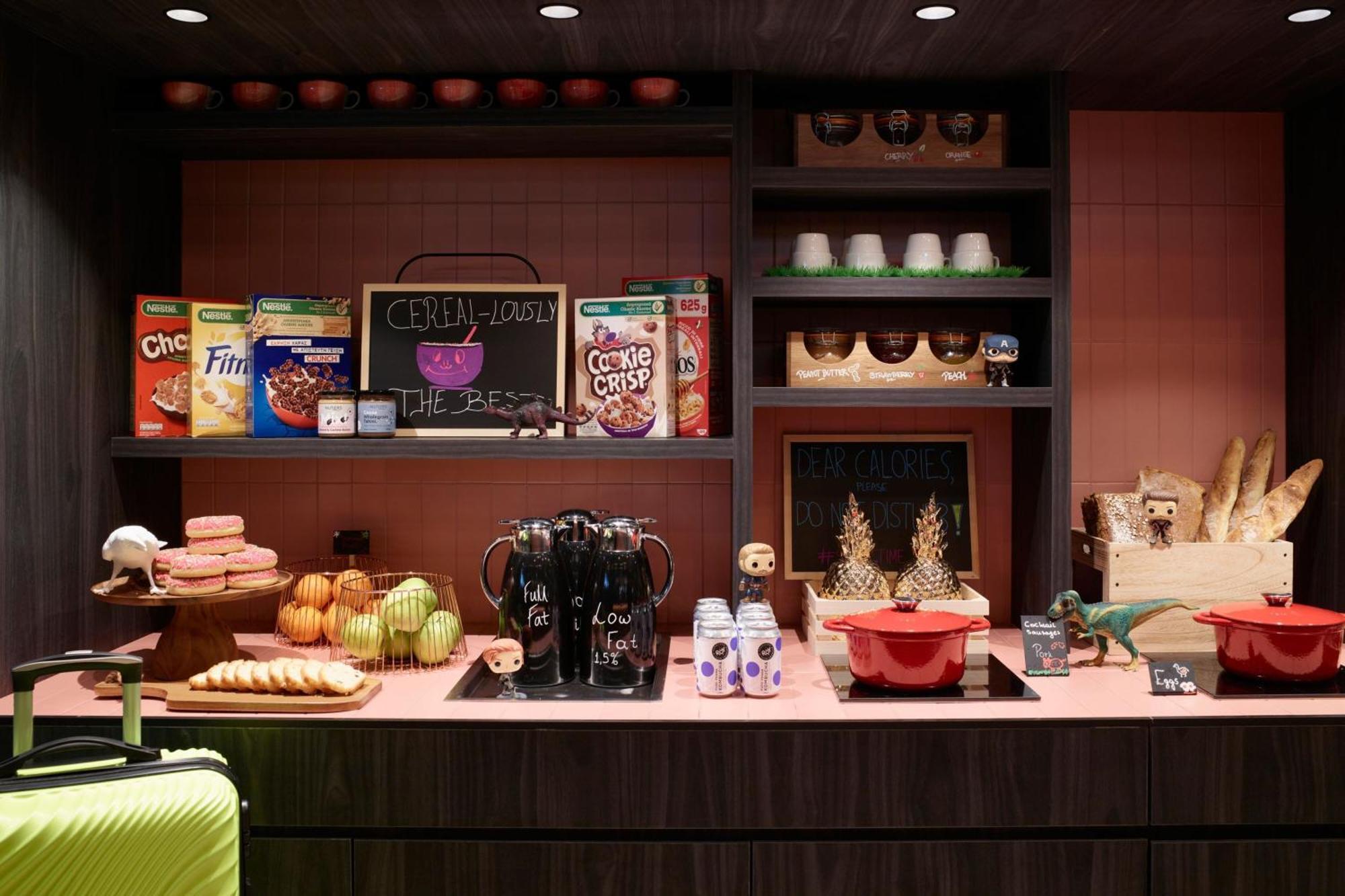 Moxy Athens City Екстериор снимка