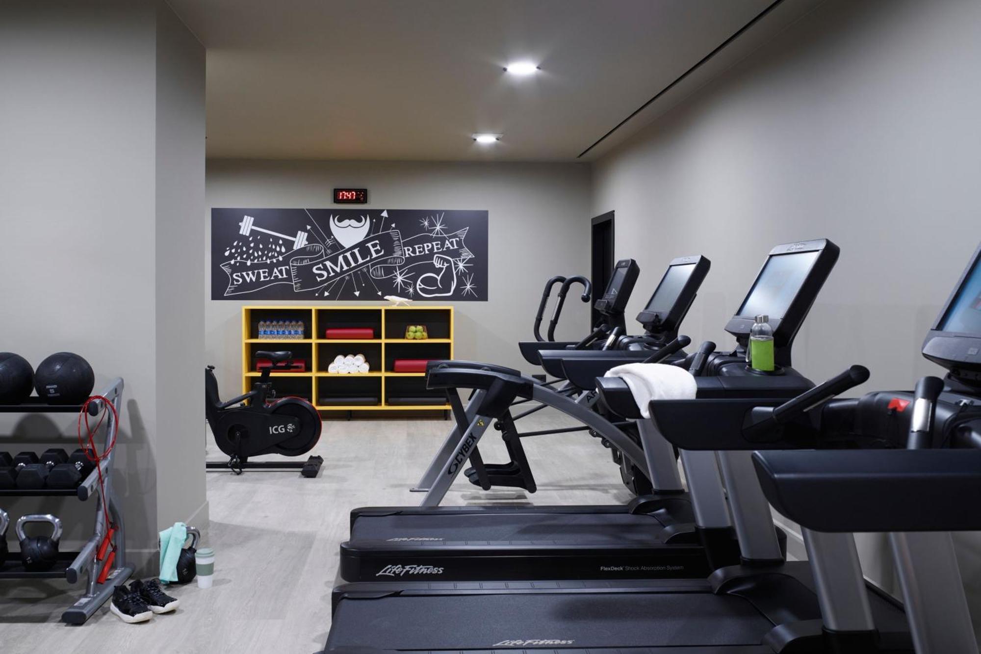 Moxy Athens City Екстериор снимка