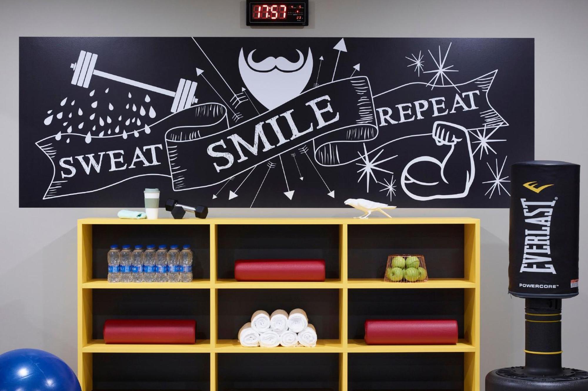 Moxy Athens City Екстериор снимка