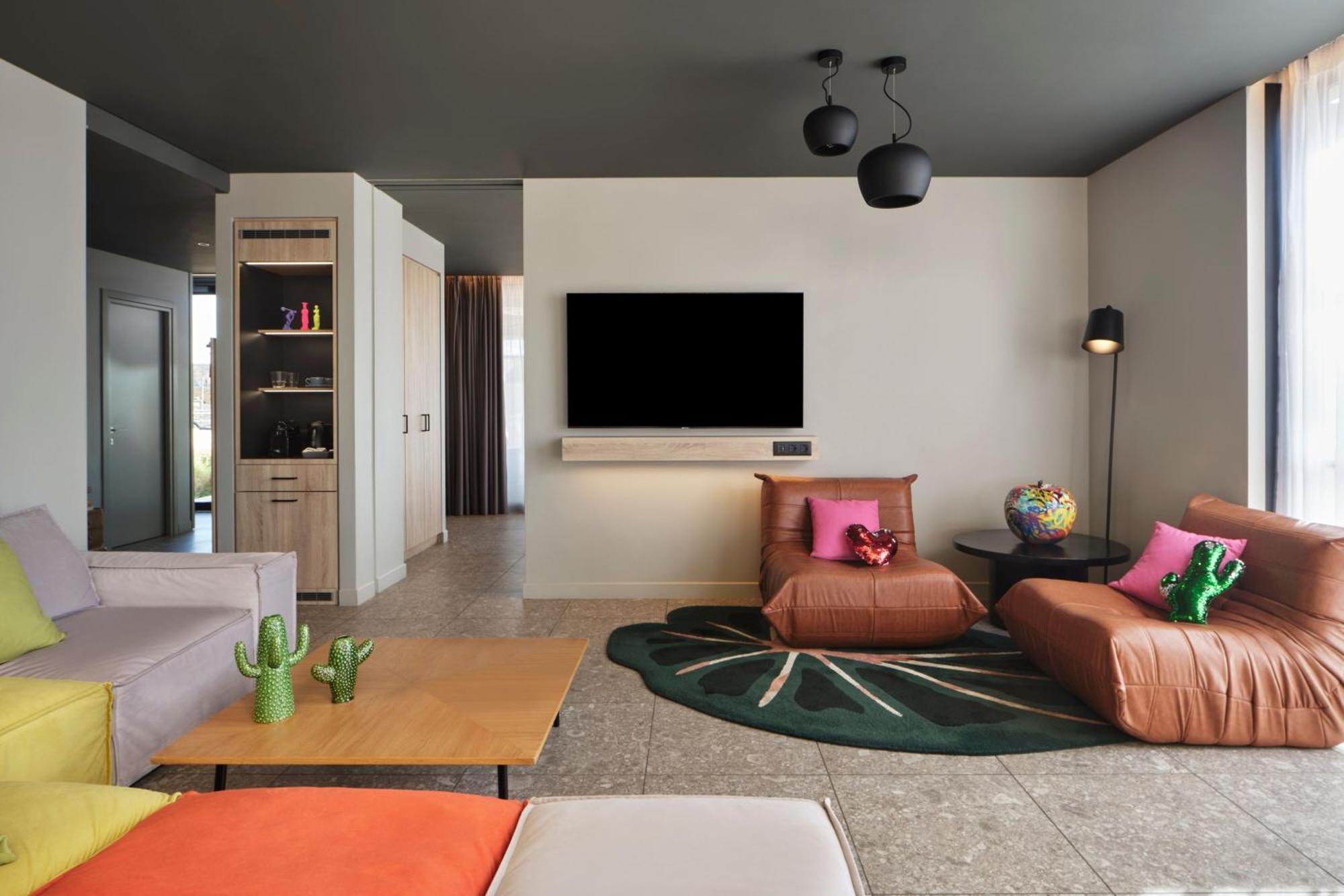 Moxy Athens City Екстериор снимка